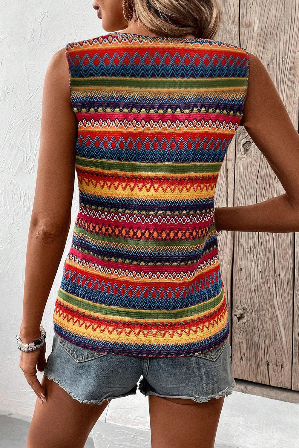 Ethnic Wavy Pattern Round Neck Sleeveless Top