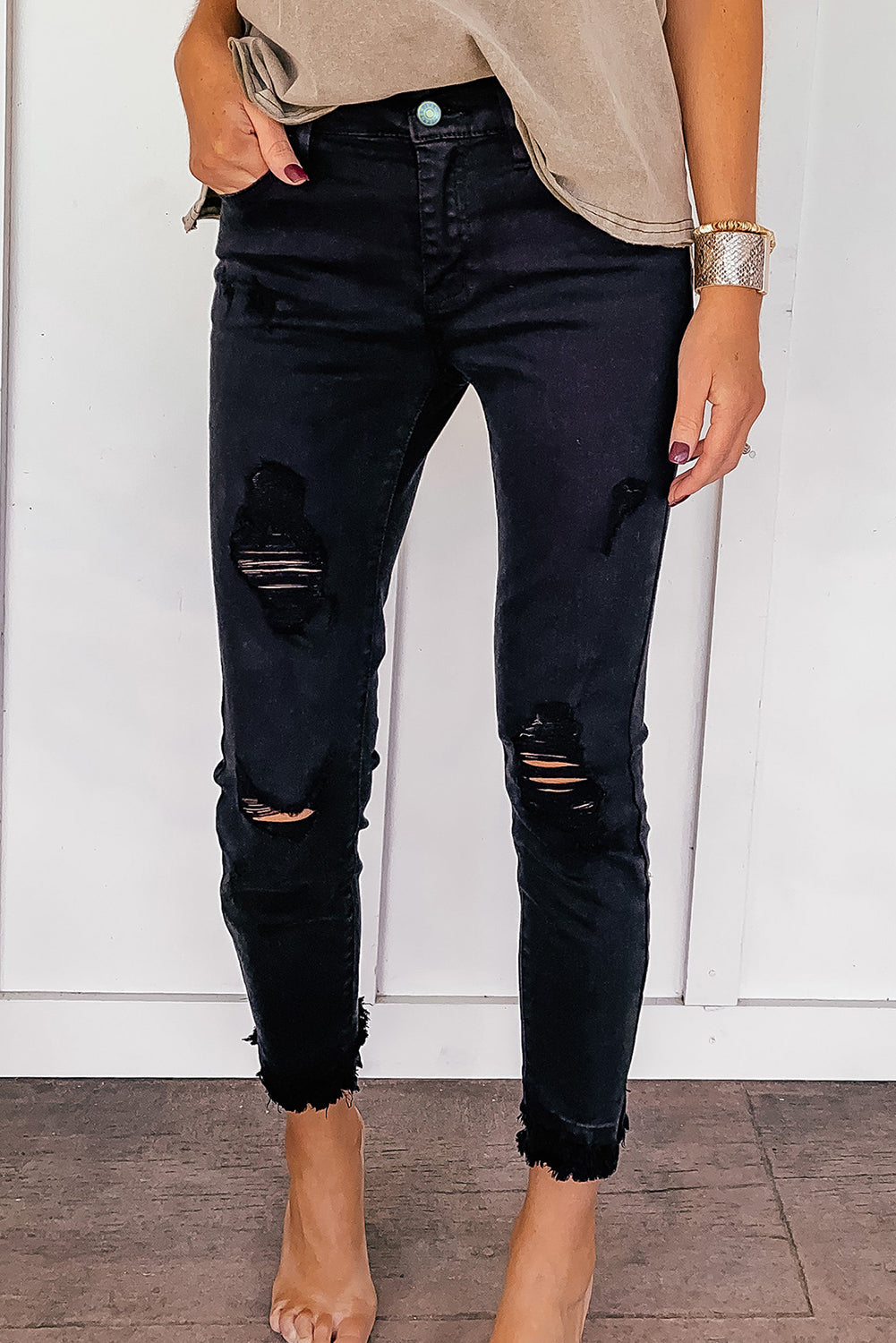 Distressed Raw Edge Cropped Skinny Jeans