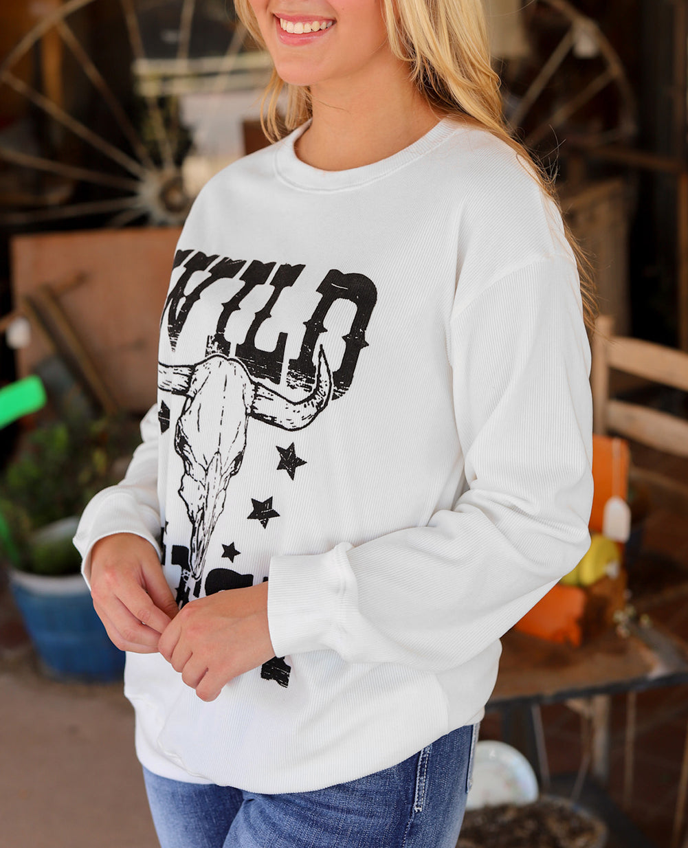 WILD WEST Steer Skull Graphic Ribbed Sweatshirt
