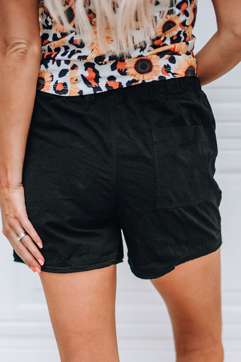 Pocketed Drawstring Casual Shorts
