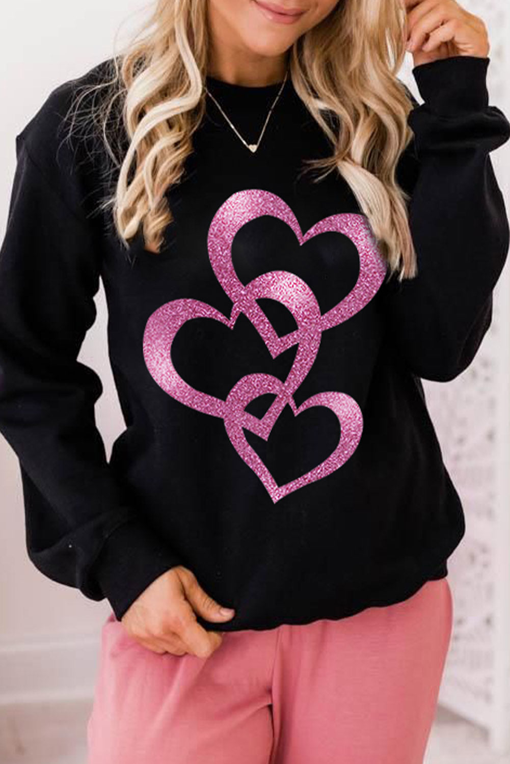 Black Glittering Heart Chain Valentine\'s Day Sweatshirt