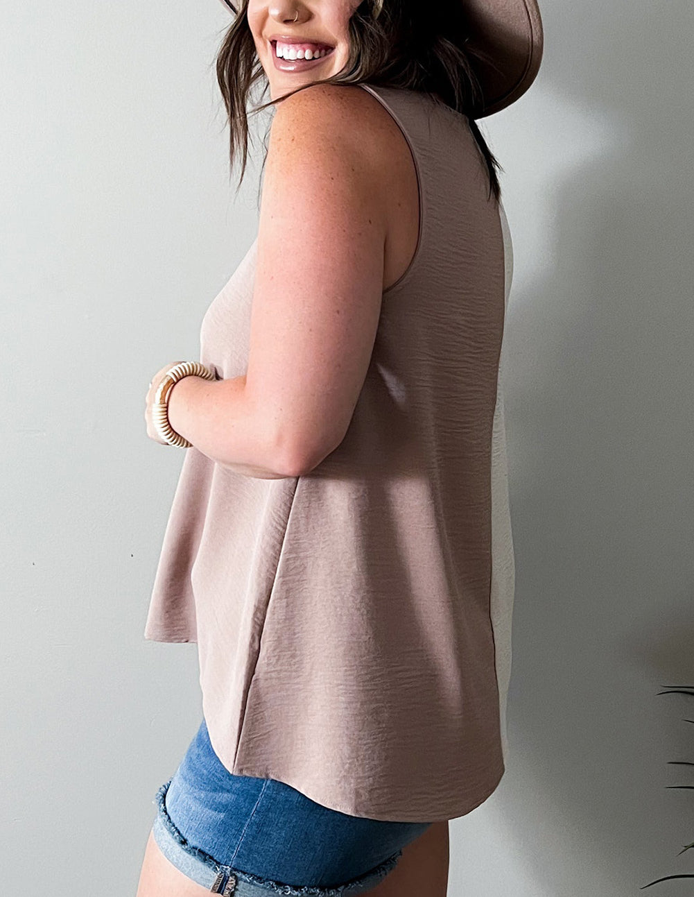 White Plus Size Colorblock V Neck Tank Top