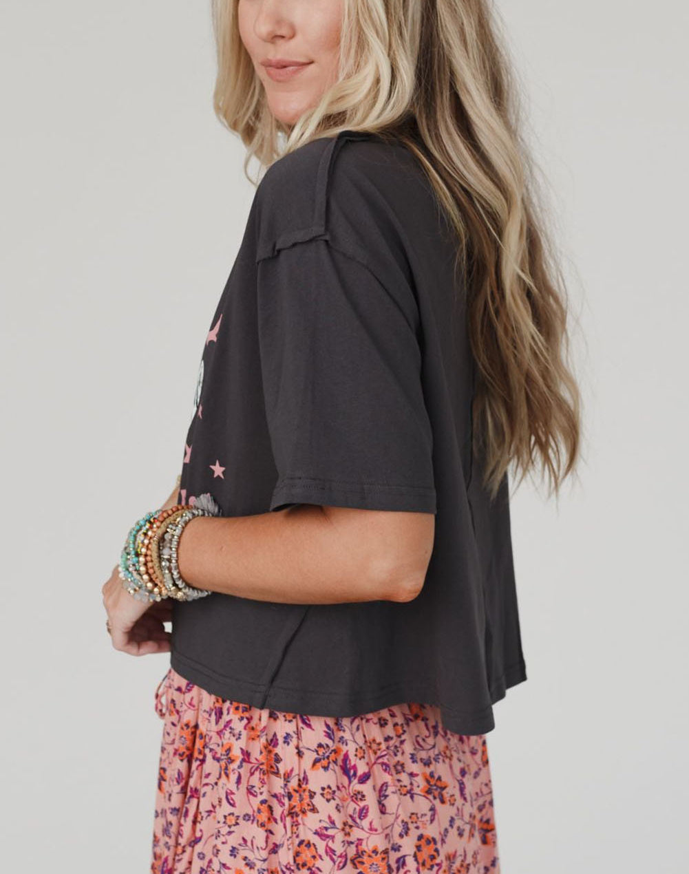 Gray WE TRUST IN DOLLY Western Fashion Graphic Tee